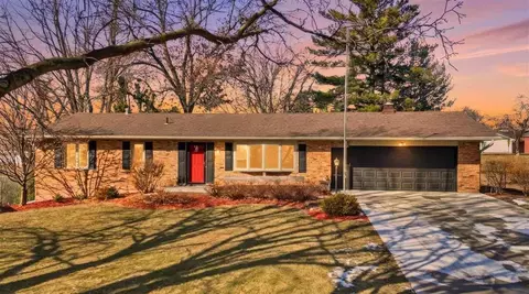 31 Bedford Ct, Iowa City, IA 52240