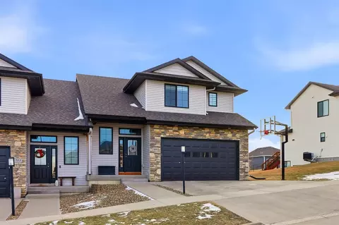 709 Rolling Hills Dr, Tiffin, IA 52340