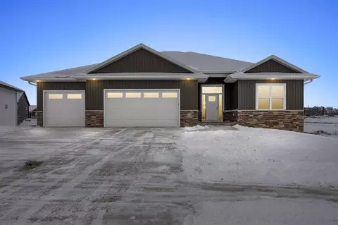 624 Rock Ridge Rd, Tiffin, IA 52340