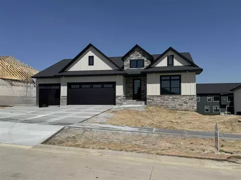 616 Rock Ridge Rd, Tiffin, IA 52340