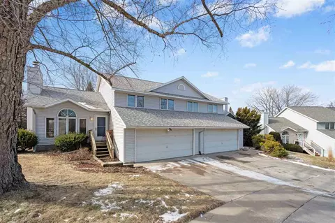1627 Gryn Dr, Iowa City, IA 52246