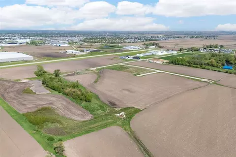 625 Aircom Dr, Marion, IA 52302