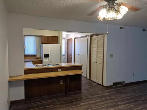 751 Westwinds Dr, Iowa City, IA 52246