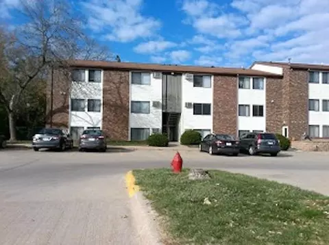 810 Benton Dr, Iowa City, IA 52246