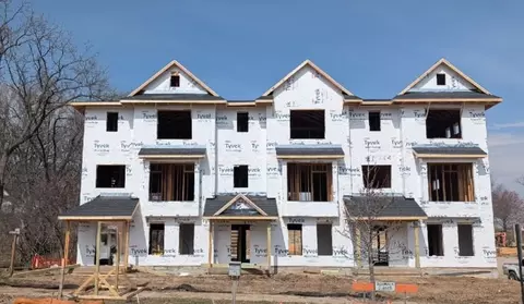 211 5th St, Coralville, IA 52241