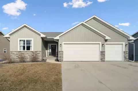 206 Ridgeway Dr, Tiffin, IA 52340