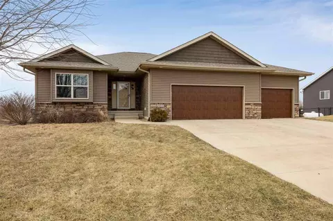 1821 Wenrose Dr NE, North Liberty, IA 52317