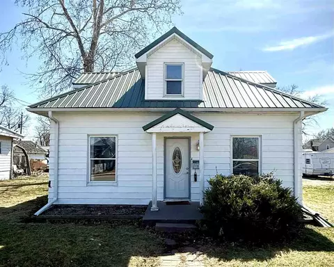 1103 E 3rd St, Washington, IA 52353