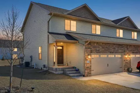 712 Hillside Dr, Tiffin, IA 52340