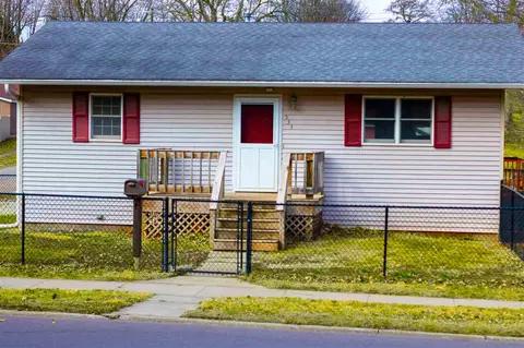 533 S Ave B, Washington, IA 52353