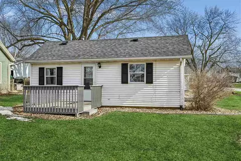 400 Wilson St, Walker, IA 52352