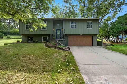 214 Woodridge Ave, Iowa City, IA 52245