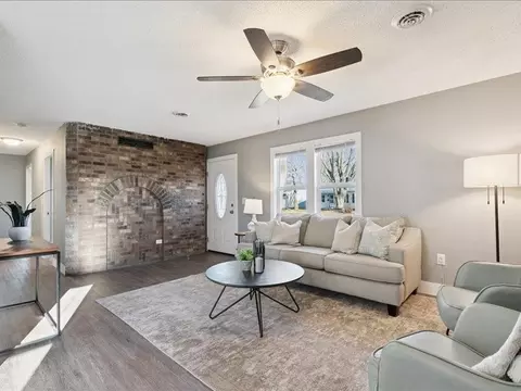 2103 Hollywood Blvd, Iowa City, IA 52240