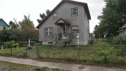 407 Elm St, Lone Tree, IA 52755