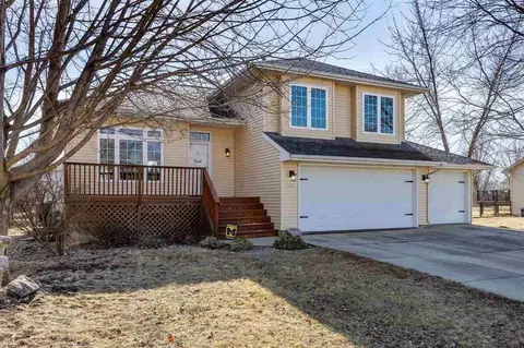 20 Penn Ridge Ct, North Liberty, IA 52317