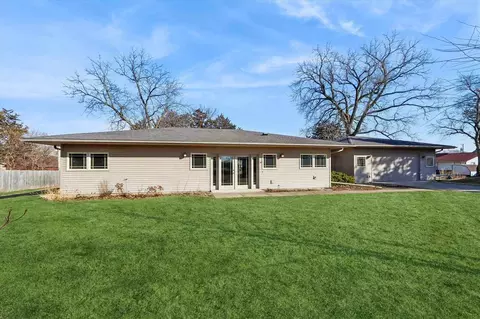 40 N Main St, North Liberty, IA 52317
