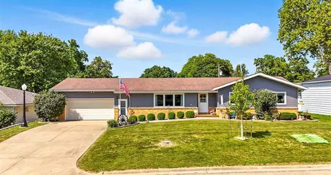 204 W 3rd St, Wayland, IA 52654