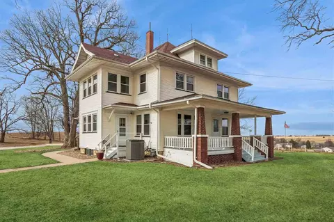 527 SW Swisher View Dr, Swisher, IA 52338