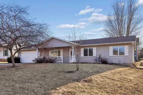 205 Valley Rd, Williamsburg, IA 52361