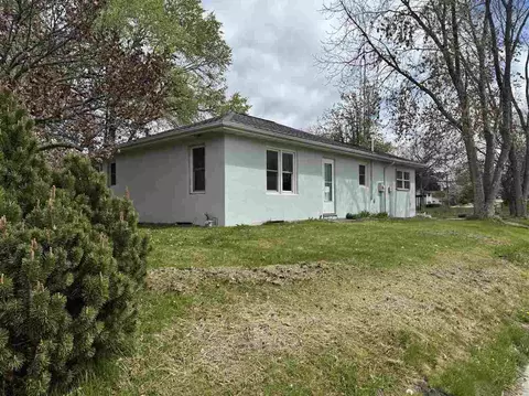 437 7th St, Coralville, IA 52241