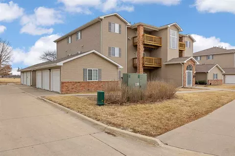 2824 Triple Crown Ln, Iowa City, IA 52240