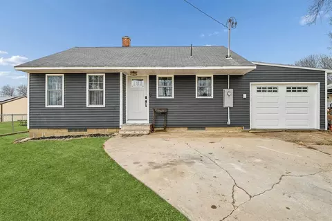 305 Pacific St, Ladora, IA 52251