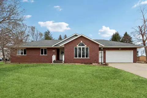 450 St Paul St, Parnell, IA 52325