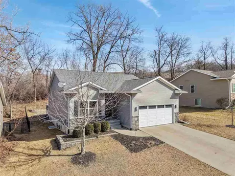 1131 Manitou Trl, Iowa City, IA 52245