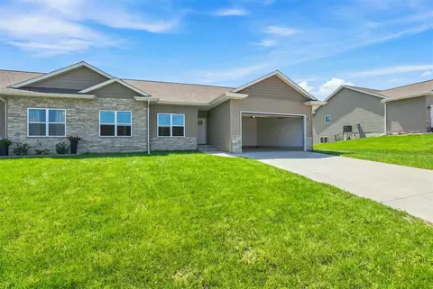 1895 Ashford Ave, Muscatine, IA 52761