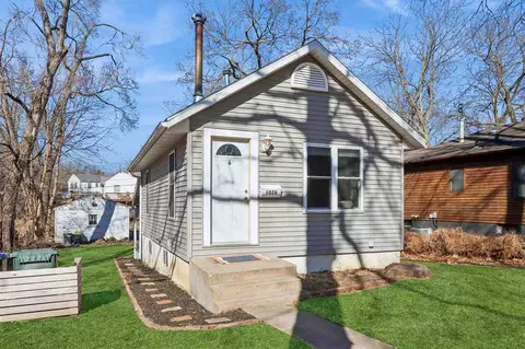1026 Friendly Ave, Iowa City, IA 52240