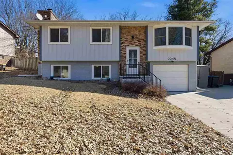 2248 Russell Dr, Iowa City, IA 52240