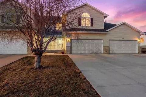 3655 Stoneview Cir SW, Cedar Rapids, IA 52404