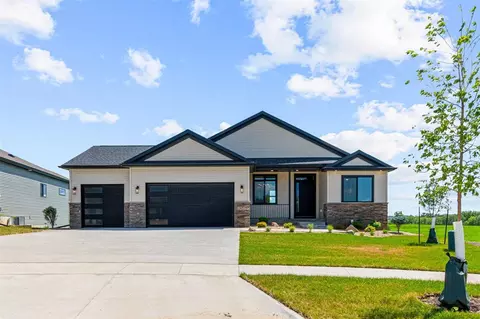 3072 Ridgeview Cir, Coralville, IA 52241