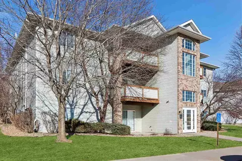 2548 Rushmore Dr, Iowa City, IA 52246
