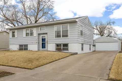 4436 Rushmore Dr NE, Cedar Rapids, IA 52402