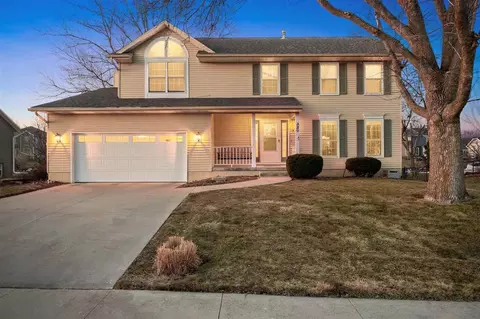 320 Stoney Creek Rd NW, Cedar Rapids, IA 52405