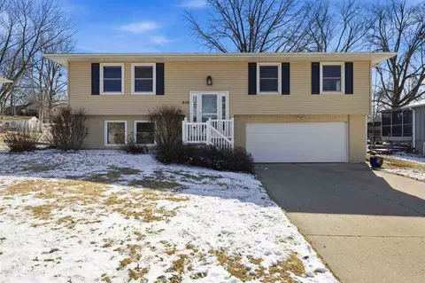 312 N Mount Vernon Dr, Iowa City, IA 52245