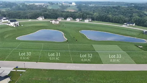 211 Vista Dr, Kalona, IA 52247