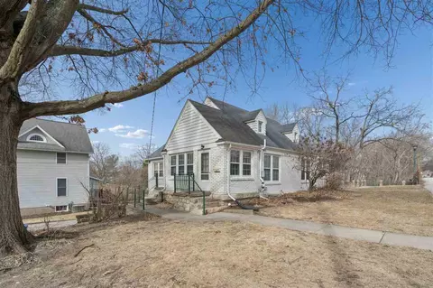 841-843 S S Smt, Iowacity, IA 52245