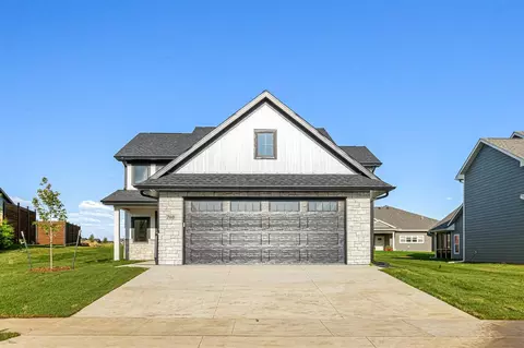 760 American Pharaoh Dr, Iowa City, IA 52240