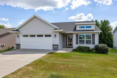 10 Pinnacle Ln, Tiffin, IA 52340