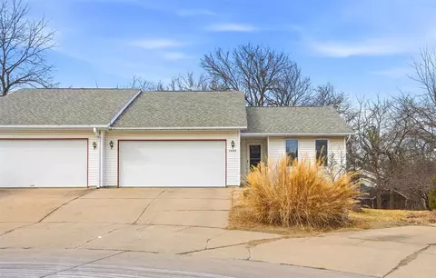 1003 Cambria Ct, Iowa City, IA 52246