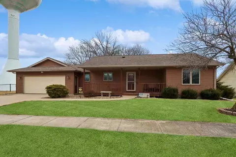 451 Elm St, Riverside, IA 52327