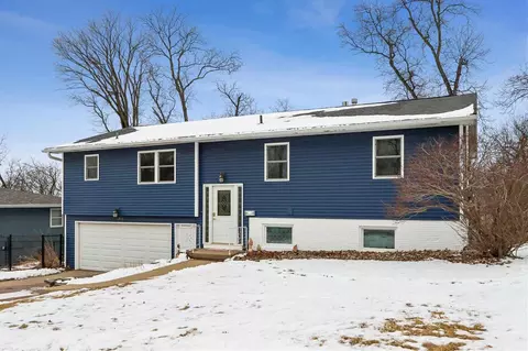 3125 Shasta Ct NE, Cedar Rapids, IA 52402
