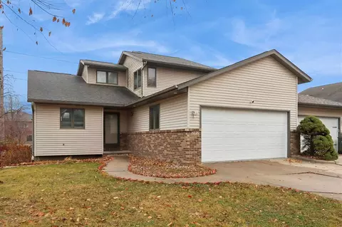 202 Cayman St, Iowa City, IA 52245