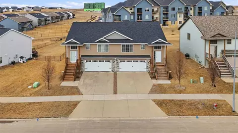 1028 Creekside Dr, Tiffin, IA 52340
