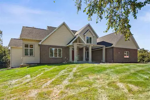53 Burr Oak Ct, Iowa City, IA 52246