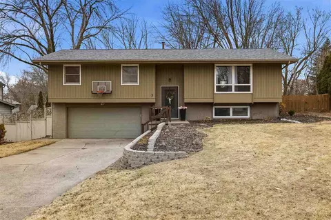 3 Mount Vernon Ct, Iowa City, IA 52245