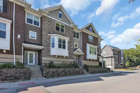 440 3rd Ave #4, Coralville, IA 52241