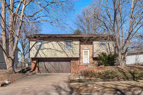 1532 Tracy Ln, Iowa City, IA 52240